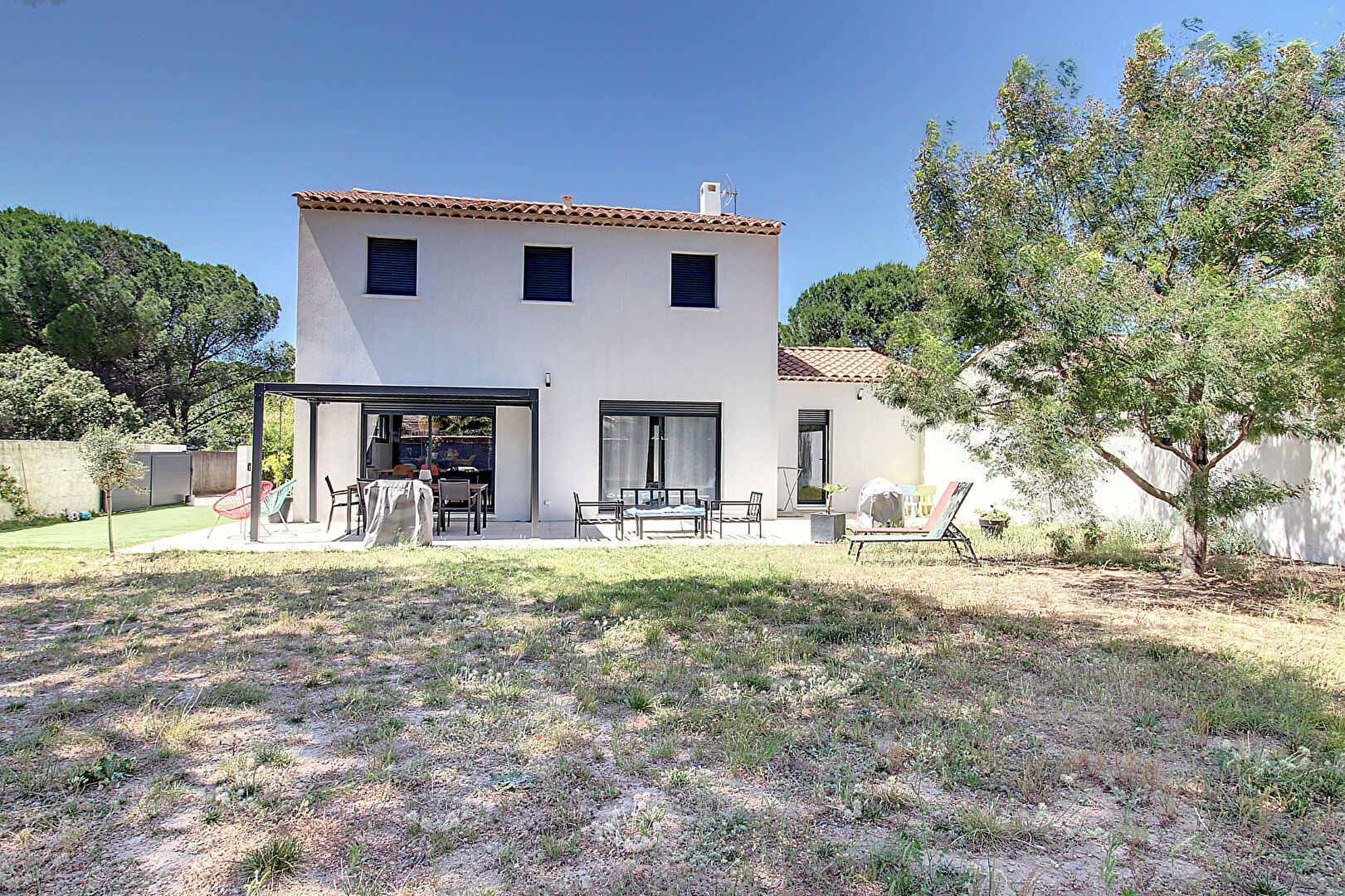 Maison Moderne Vidauban 6 pièce(s) 111 m2 - Terrain 650m2 - Garage moto