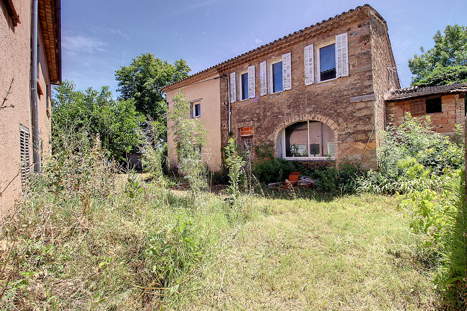 A VENDRE Maisons de Hameau - 250 m² - à rénover - terrain 4067m²