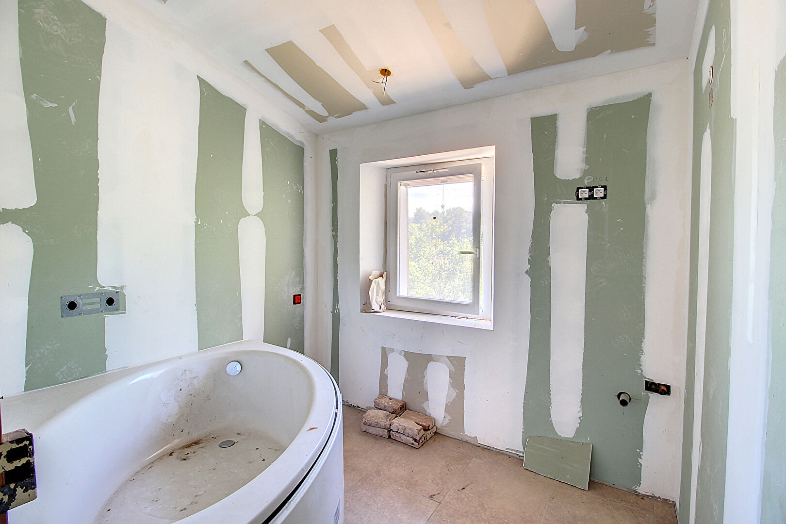 A VENDRE Maisons de Hameau - 250 m² - à rénover - terrain 4067m²