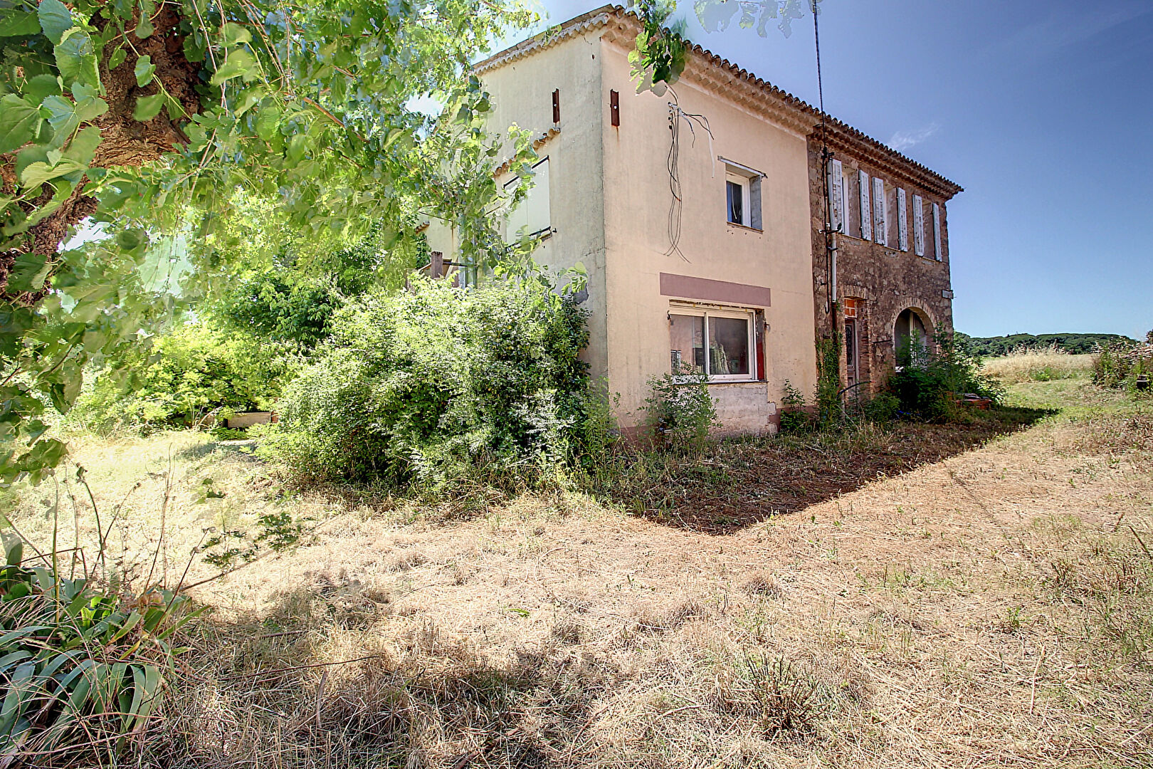 A VENDRE Maisons de Hameau - 250 m² - à rénover - terrain 4067m²