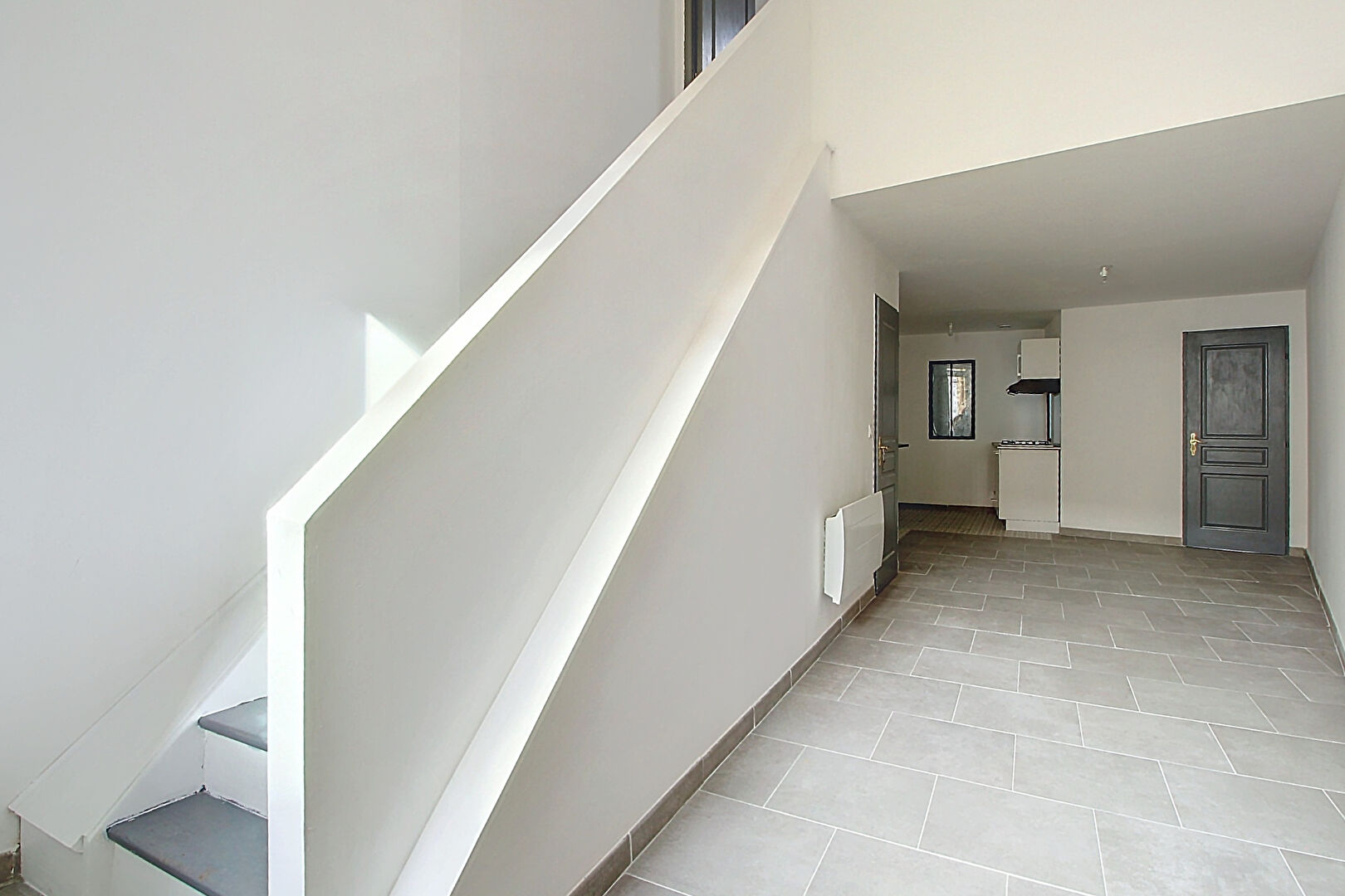 EXCLUSIVITE - À vendre  Maison de village à Vidauban avec local commercial et appartement rénové