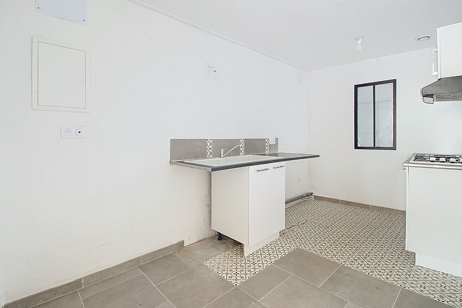 EXCLUSIVITE - À vendre  Maison de village à Vidauban avec local commercial et appartement rénové