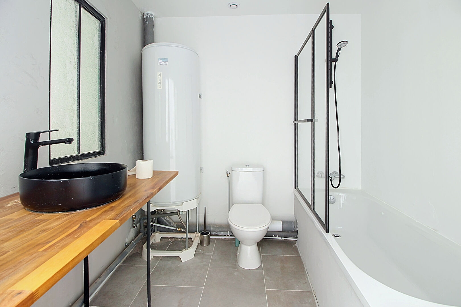 EXCLUSIVITE - À vendre  Maison de village à Vidauban avec local commercial et appartement rénové