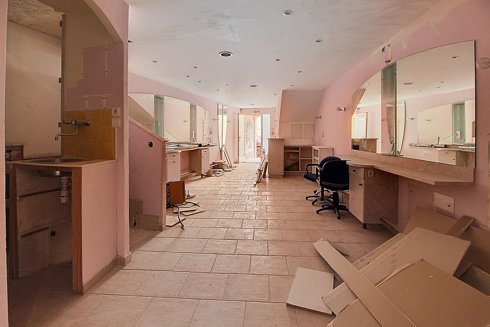 EXCLUSIVITE - À vendre  Maison de village à Vidauban avec local commercial et appartement rénové
