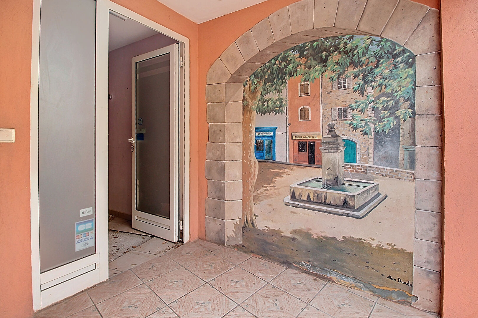 EXCLUSIVITE - À vendre  Maison de village à Vidauban avec local commercial et appartement rénové