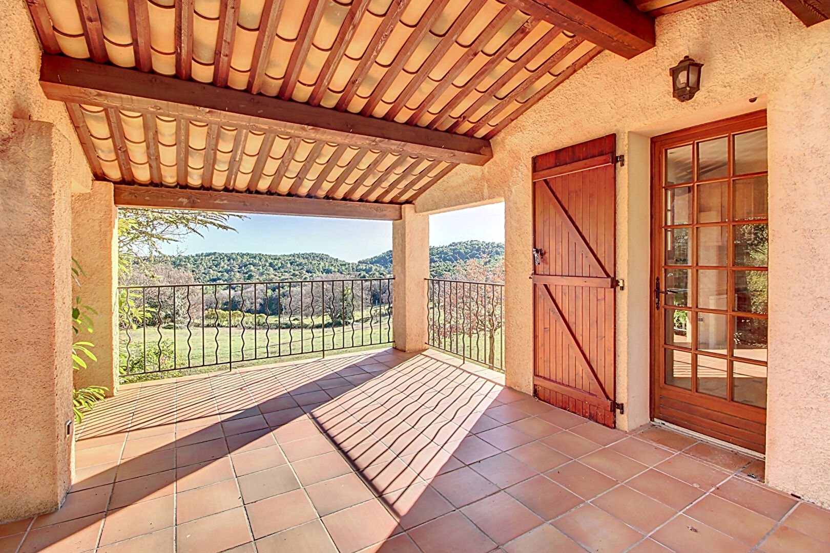 A VENDRE EN EXCLUSIVITE  Maison TOURTOUR 5 pièces 98m2 avec une vue splendide sur un terrain de 1072m2