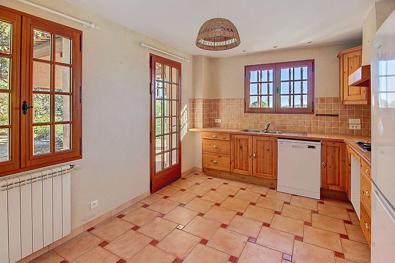 A VENDRE EN EXCLUSIVITE  Maison TOURTOUR 5 pièces 98m2 avec une vue splendide sur un terrain de 1072m2