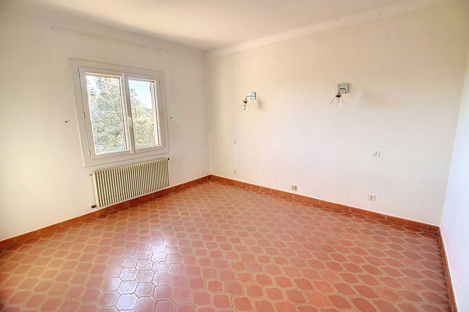 A VENDRE EN EXCLUSIVITE  Maison TOURTOUR 5 pièces 98m2 avec une vue splendide sur un terrain de 1072m2