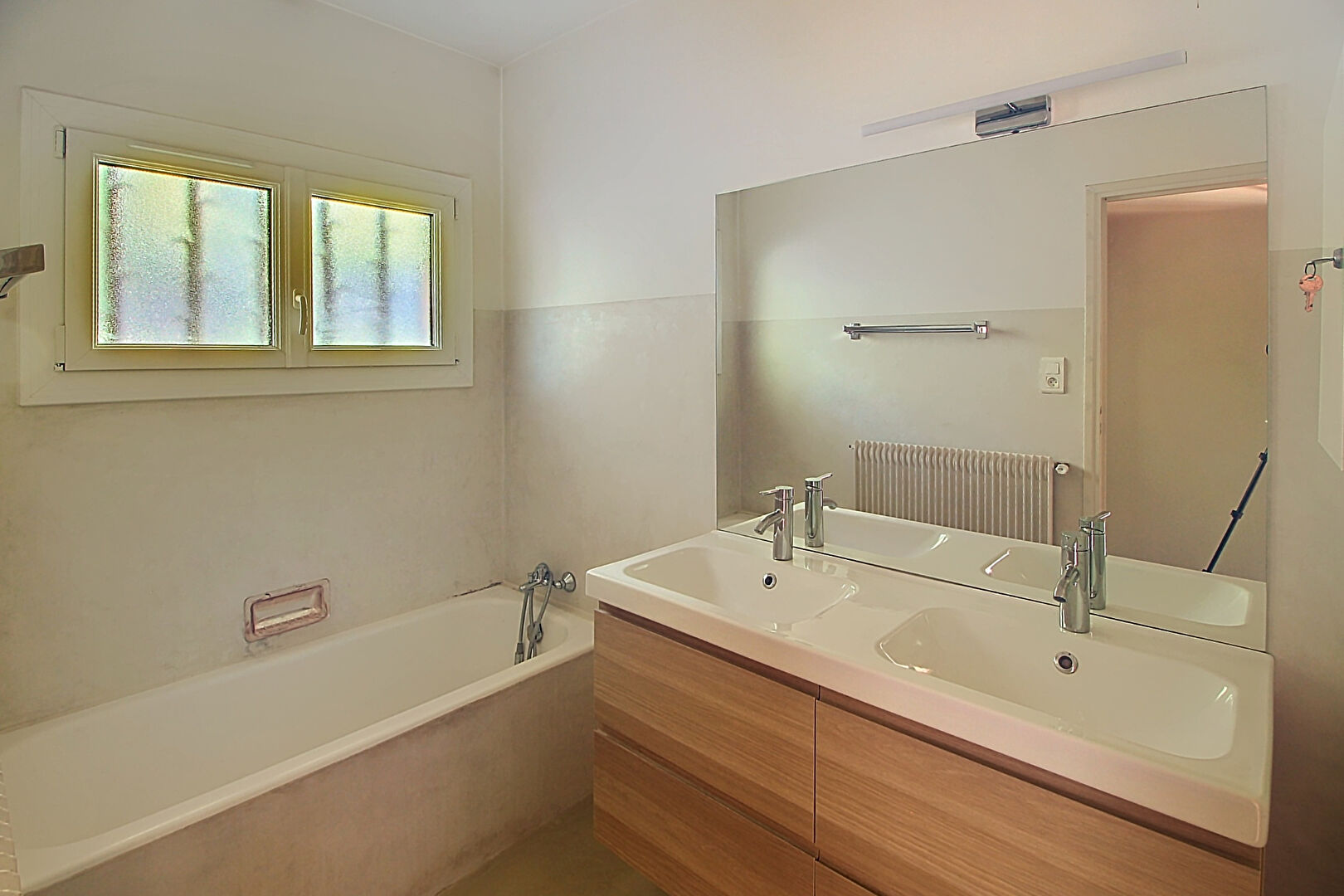 A VENDRE EN EXCLUSIVITE  Maison TOURTOUR 5 pièces 98m2 avec une vue splendide sur un terrain de 1072m2