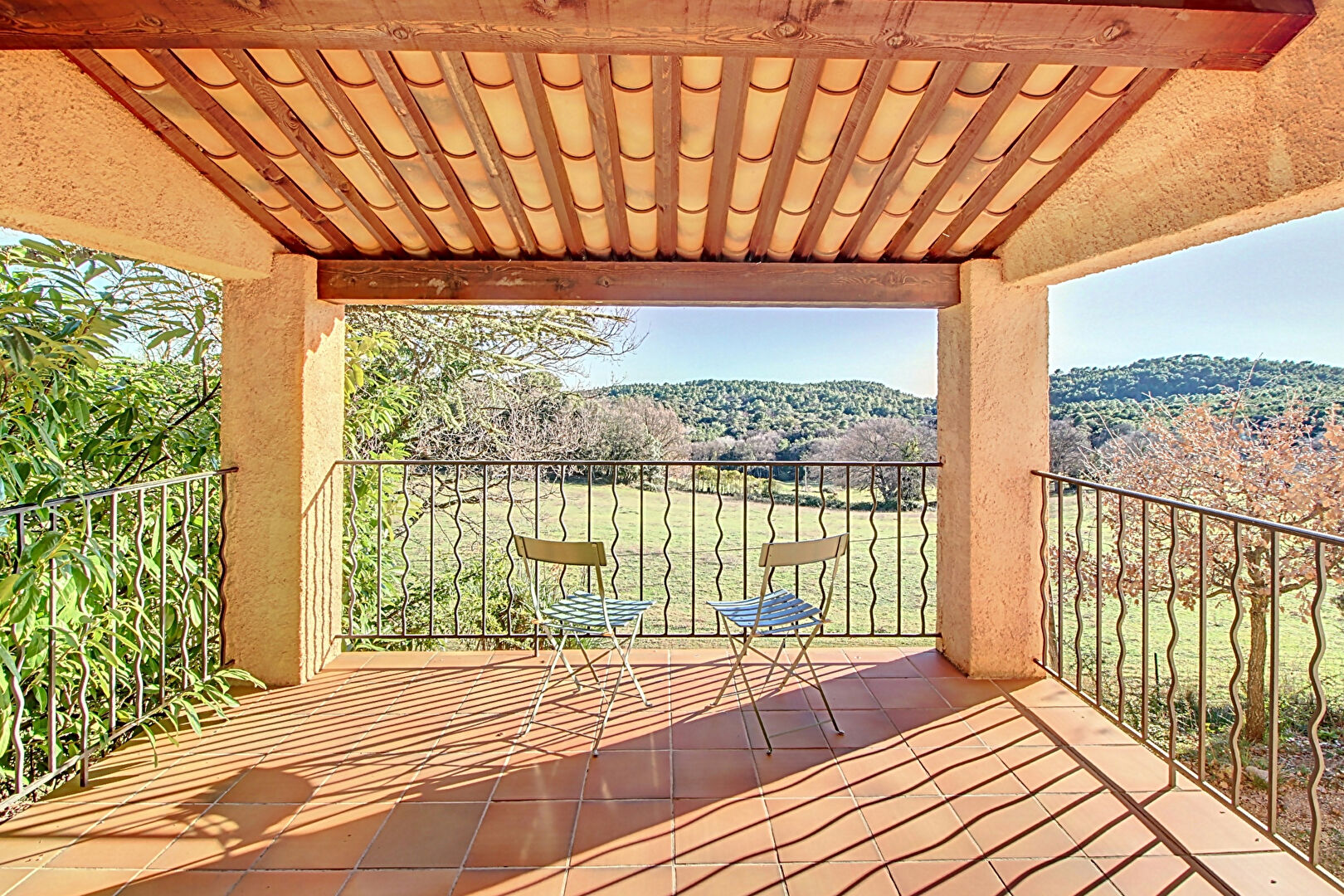 A VENDRE EN EXCLUSIVITE  Maison TOURTOUR 5 pièces 98m2 avec une vue splendide sur un terrain de 1072m2