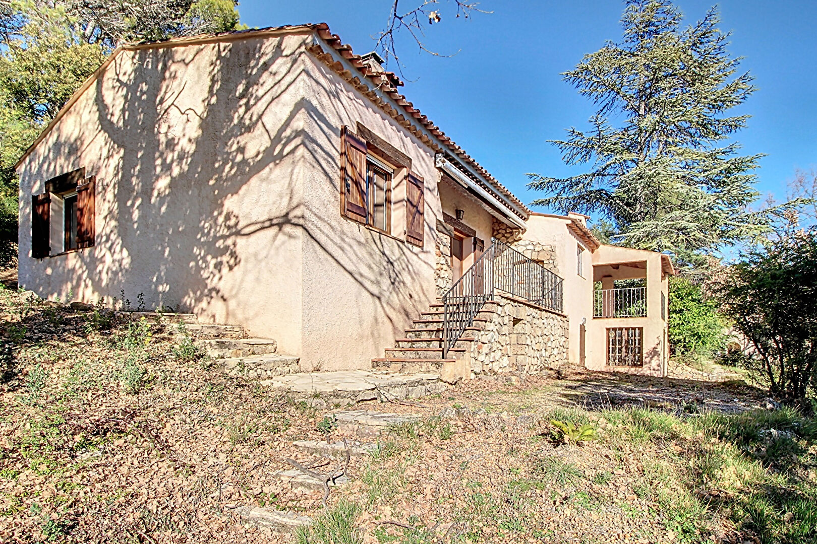 A VENDRE EN EXCLUSIVITE  Maison TOURTOUR 5 pièces 98m2 avec une vue splendide sur un terrain de 1072m2