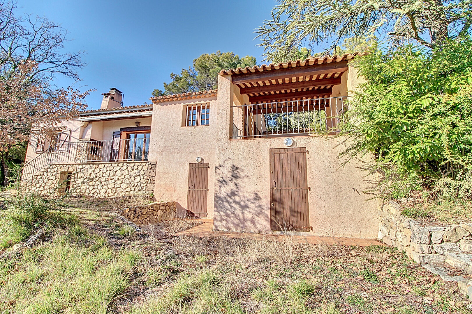 A VENDRE EN EXCLUSIVITE  Maison TOURTOUR 5 pièces 98m2 avec une vue splendide sur un terrain de 1072m2