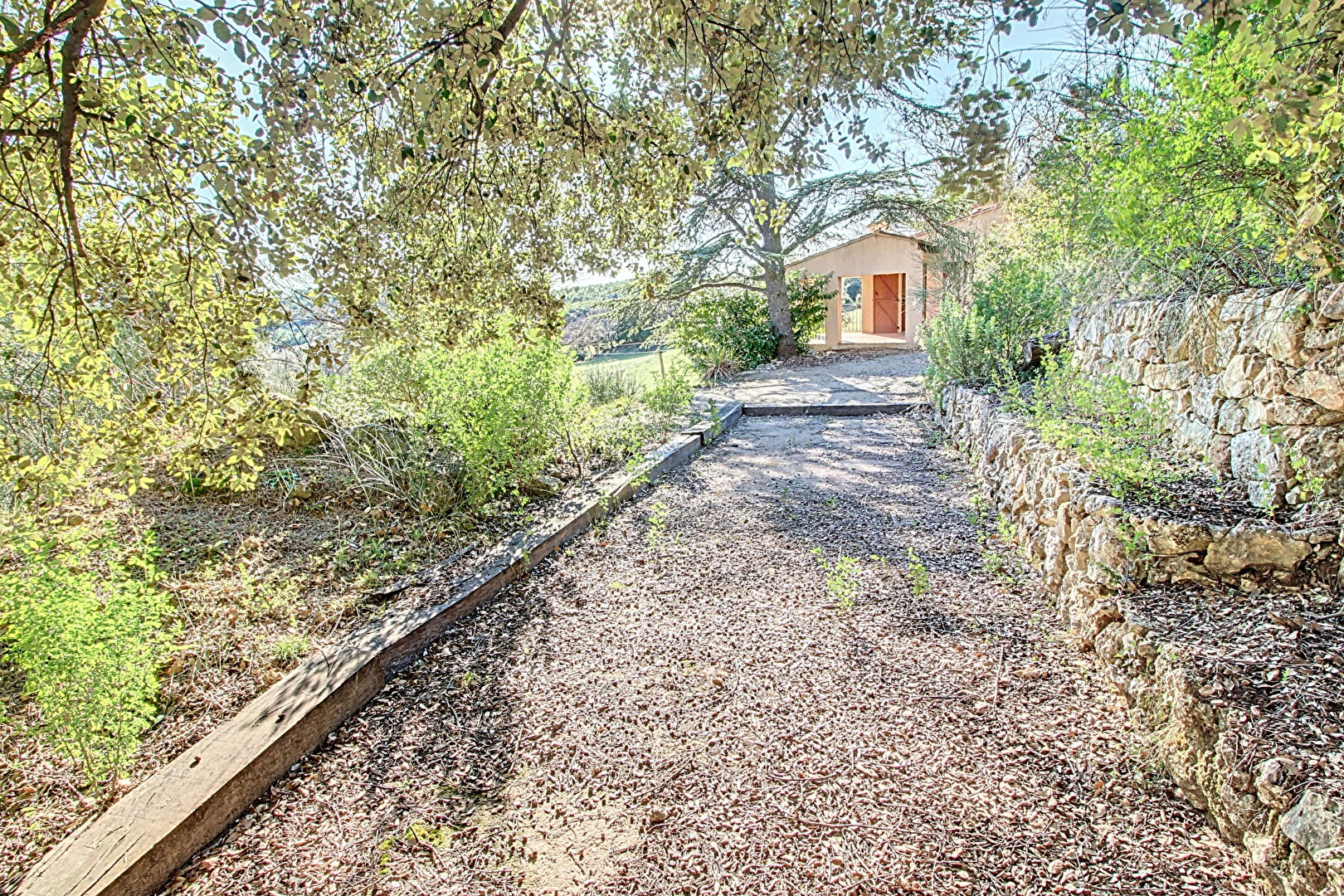 A VENDRE EN EXCLUSIVITE  Maison TOURTOUR 5 pièces 98m2 avec une vue splendide sur un terrain de 1072m2