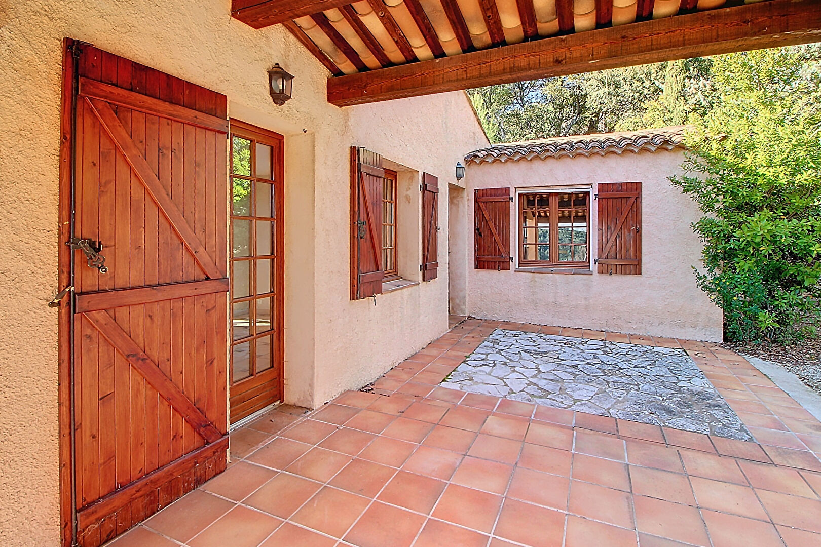 A VENDRE EN EXCLUSIVITE  Maison TOURTOUR 5 pièces 98m2 avec une vue splendide sur un terrain de 1072m2