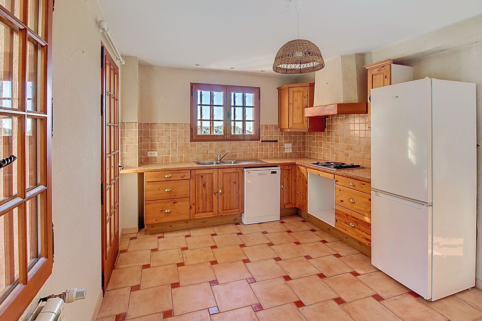 A VENDRE EN EXCLUSIVITE  Maison TOURTOUR 5 pièces 98m2 avec une vue splendide sur un terrain de 1072m2
