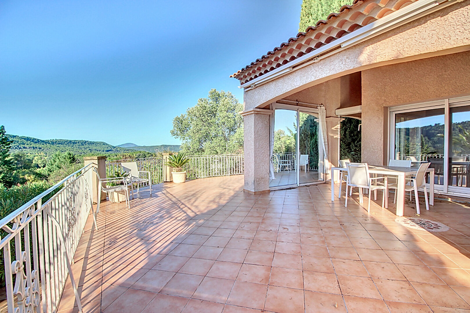 A VENDRE VILLECROZE - Maison 110m² sur un terrain d'environ 3000m² - VUE DEGAGEE