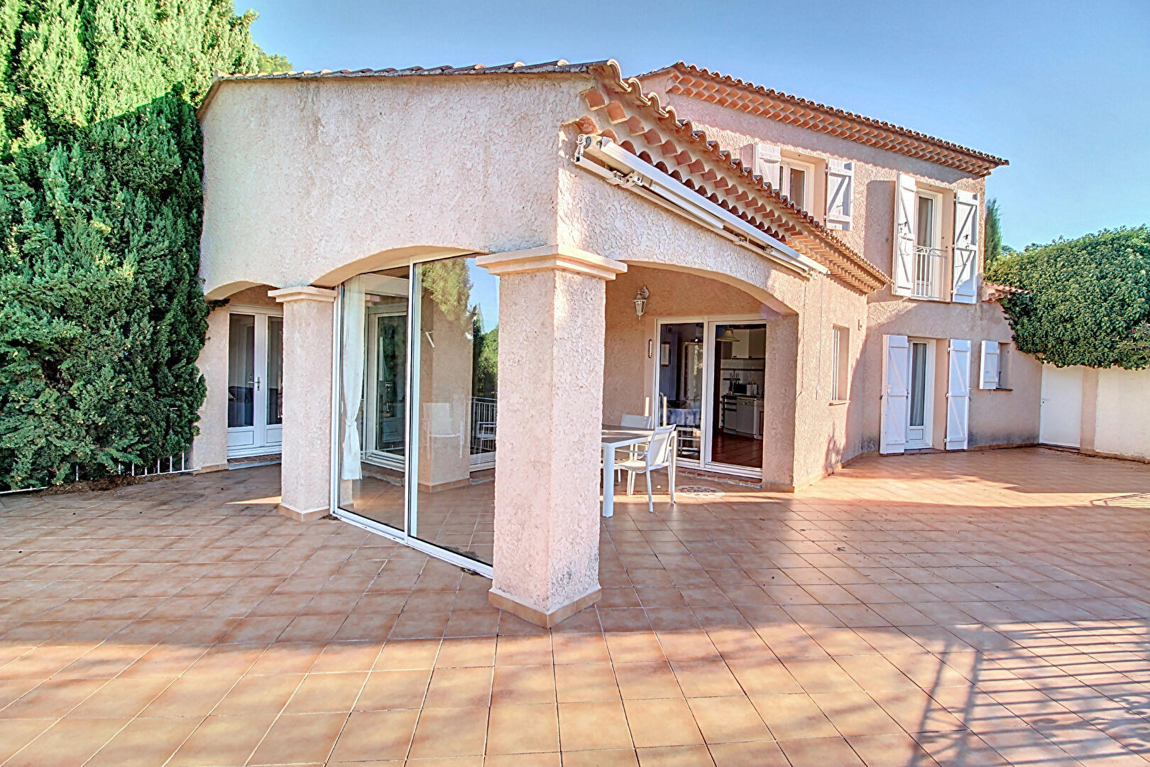 A VENDRE VILLECROZE - Maison 110m² sur un terrain d'environ 3000m² - VUE DEGAGEE