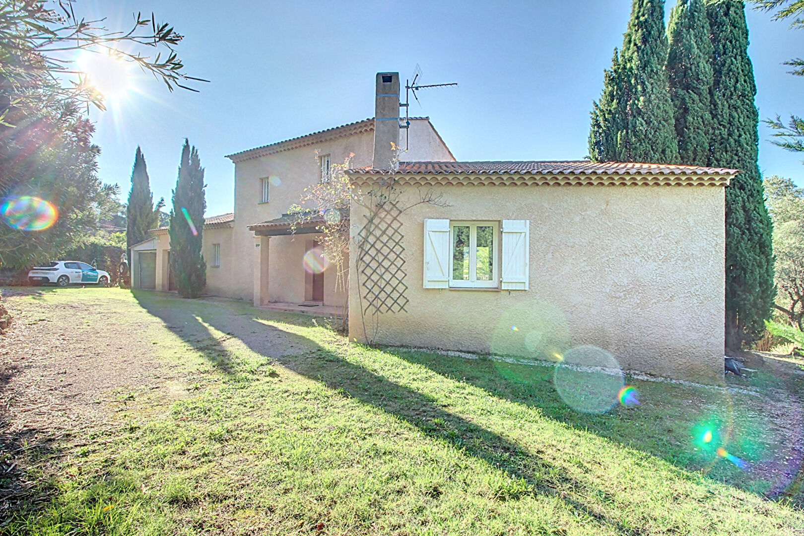 A VENDRE VILLECROZE - Maison 110m² sur un terrain d'environ 3000m² - VUE DEGAGEE