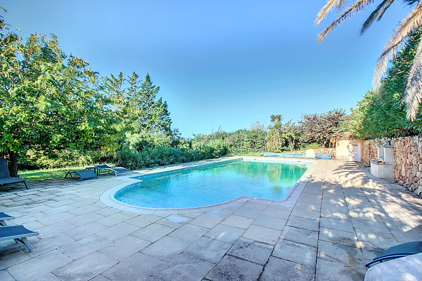 A VENDRE VILLECROZE - Maison 110m² sur un terrain d'environ 3000m² - VUE DEGAGEE