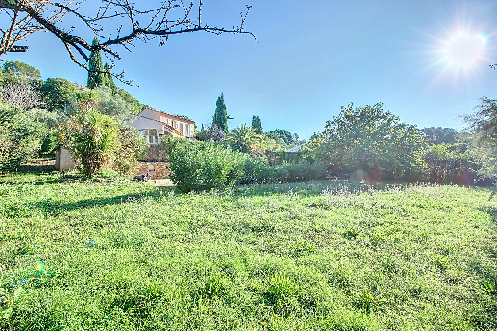 A VENDRE VILLECROZE - Maison 110m² sur un terrain d'environ 3000m² - VUE DEGAGEE