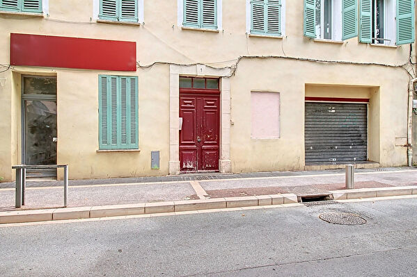 Vente local-professionnel à Roquebrune sur argens (83520)