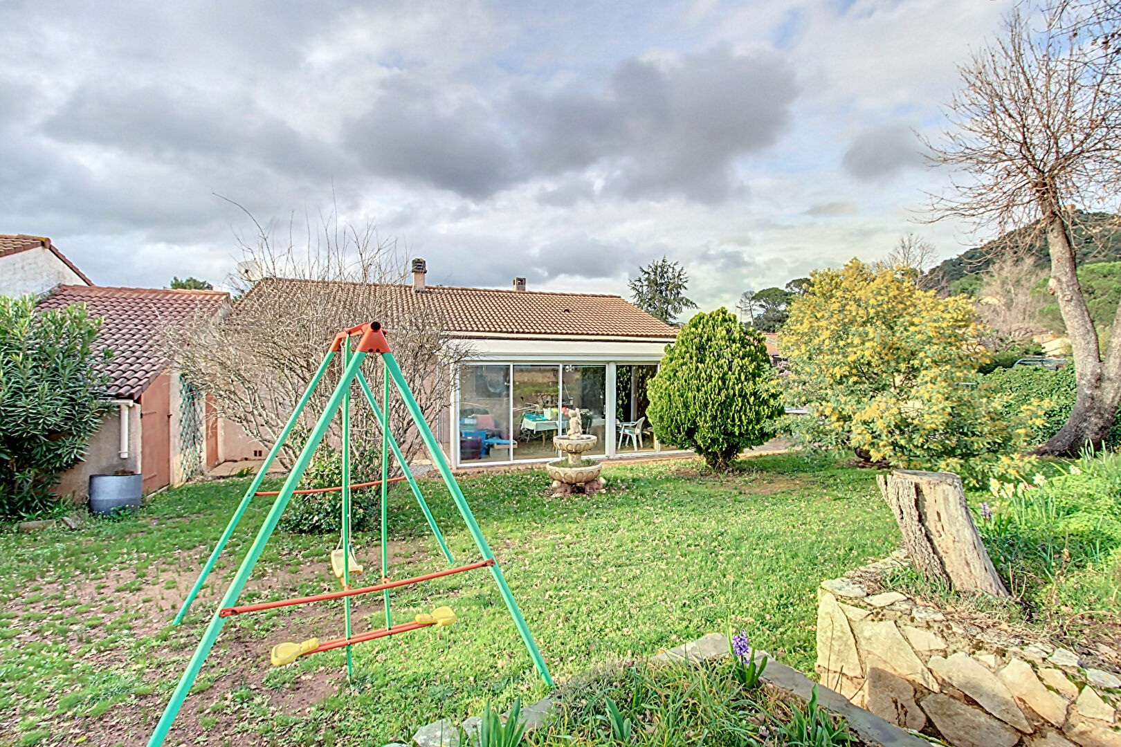 Maison VIDAUBAN, 90 m² , garage, terrain 545 m² .