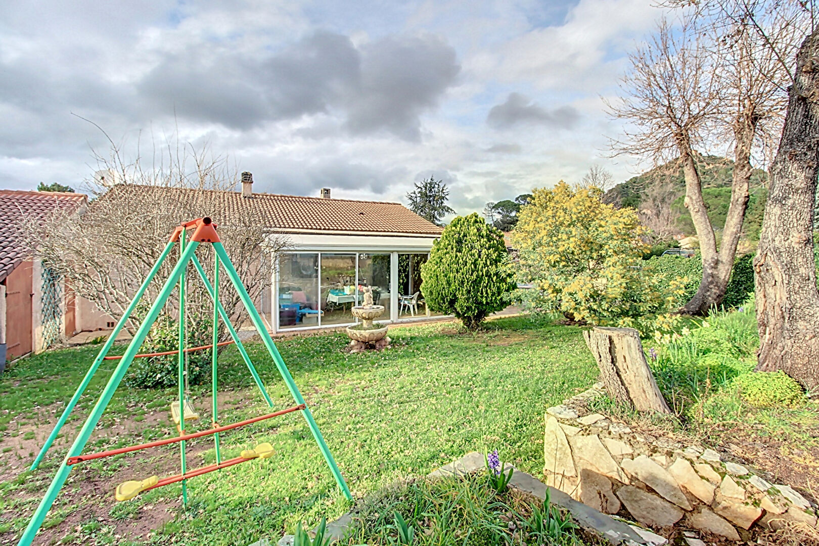 Maison VIDAUBAN, 90 m² , garage, terrain 545 m² .
