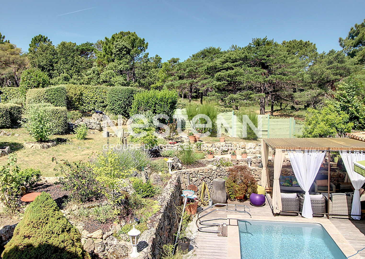 A VENDRE TOURTOUR - Maison 4 chambres 128 m² avec PISCINE sur un terrain de 1500 m² CLOS