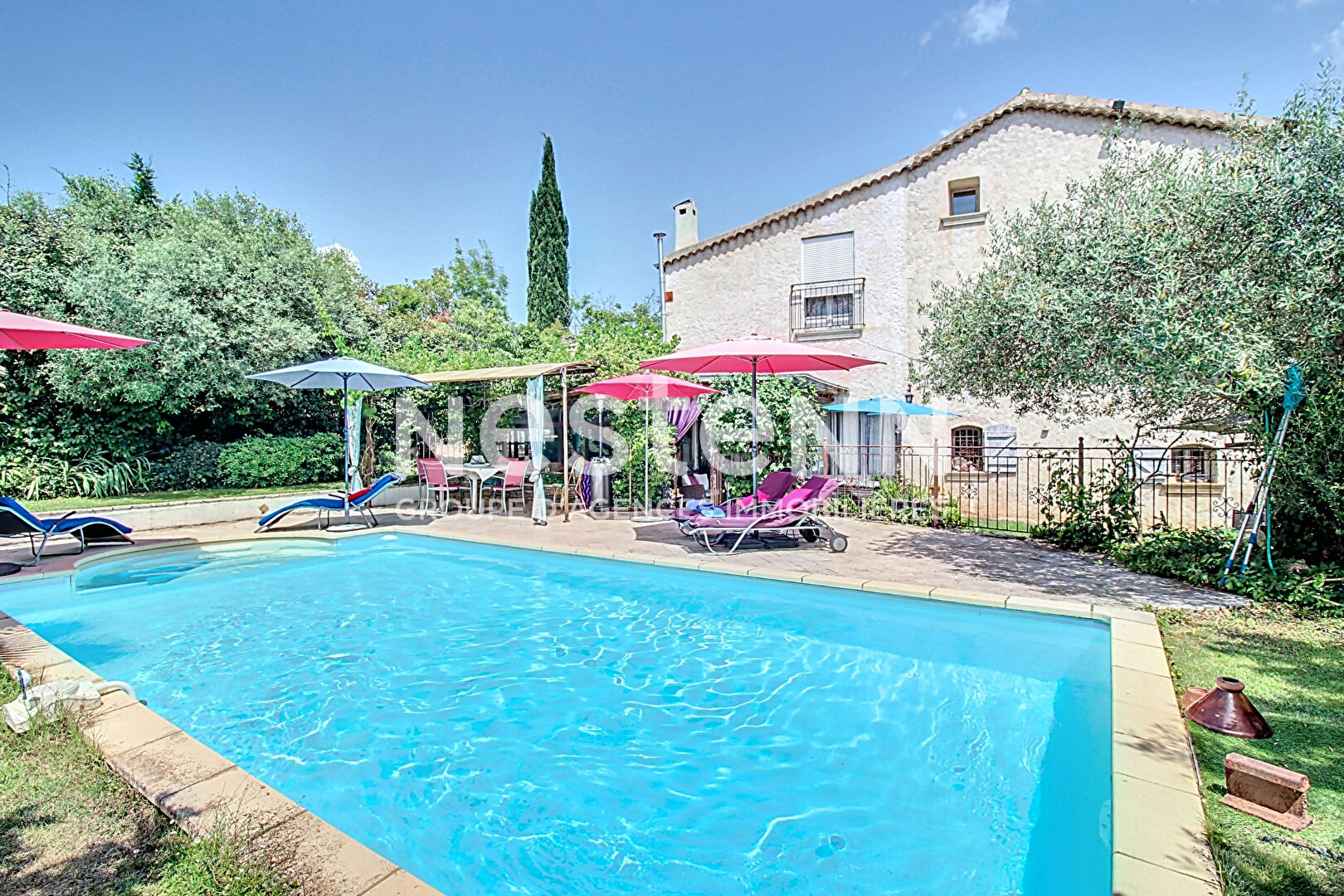 A VENDRE DRAGUIGNAN Bastide 3 suites parentales PISCINE terrain de 9000 m²