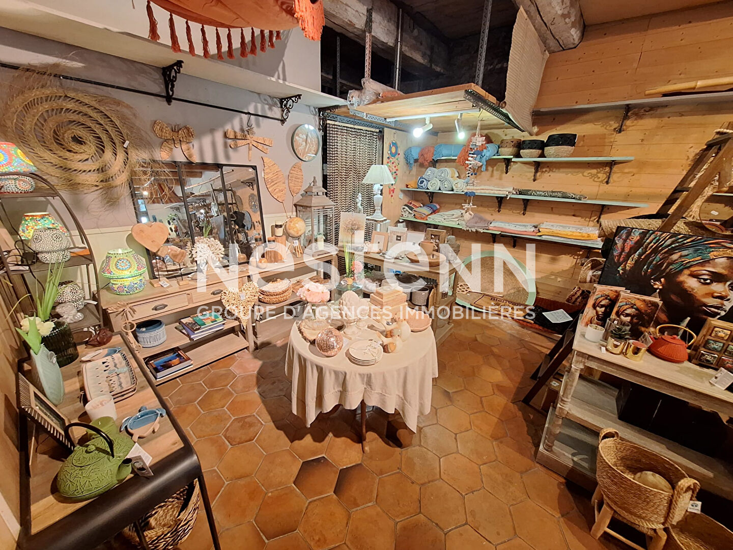 A VENDRE FONDS DE COMMERCE SUR SALERNES 100 m2