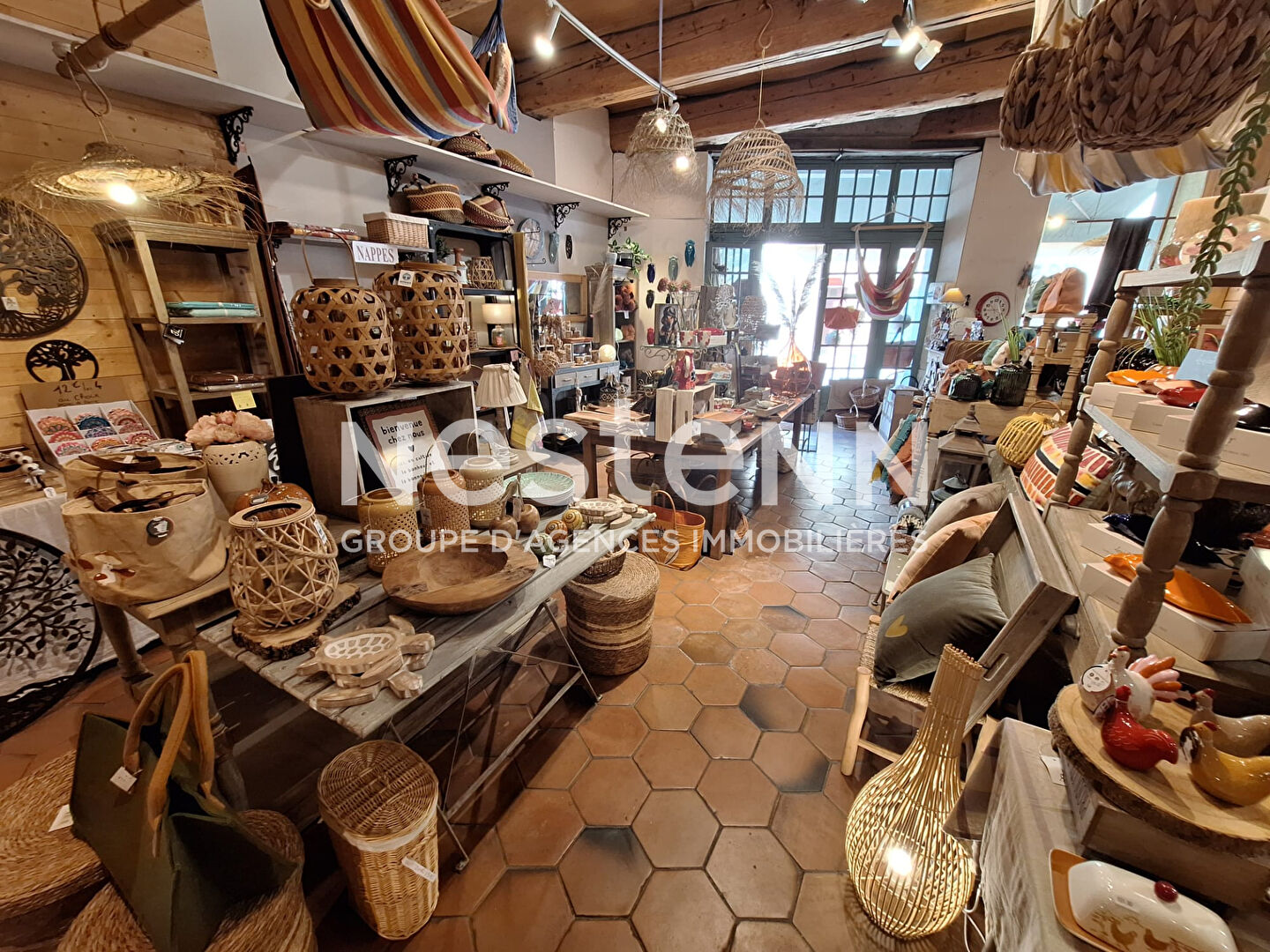 A VENDRE FONDS DE COMMERCE SUR SALERNES 100 m2