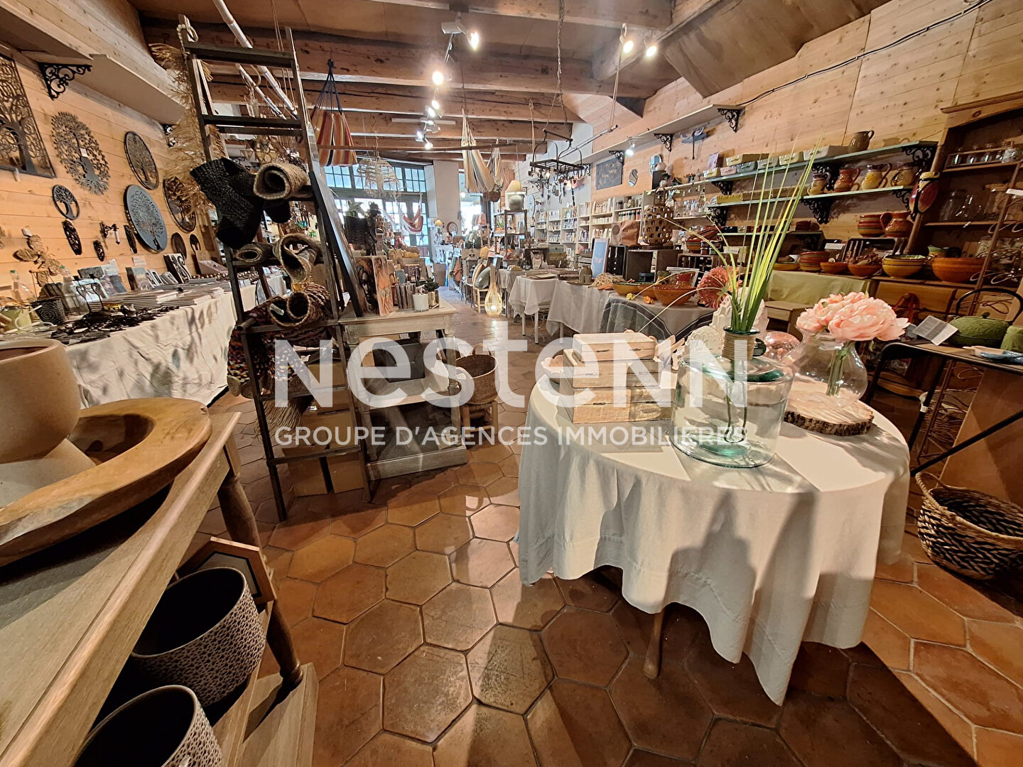A VENDRE FONDS DE COMMERCE SUR SALERNES 100 m2