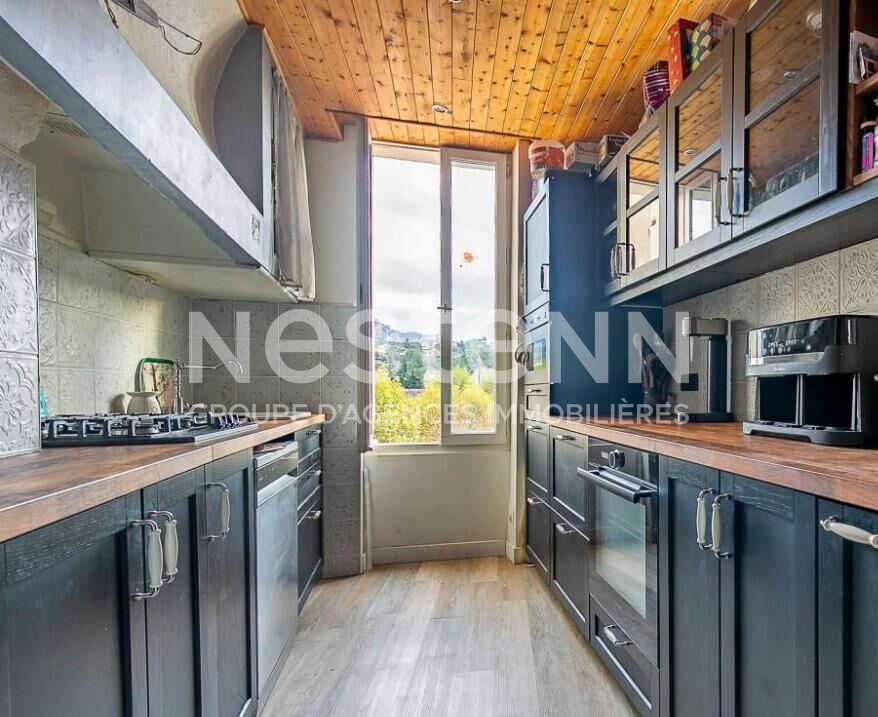 Appartement type 4 en duplex dans petite copropriété  au coeur du village , 13390 Auriol.
