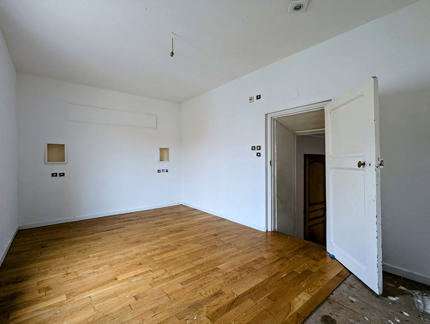 MAISON 4 CHAMBRES avec DEPENDANCES ET JARDIN