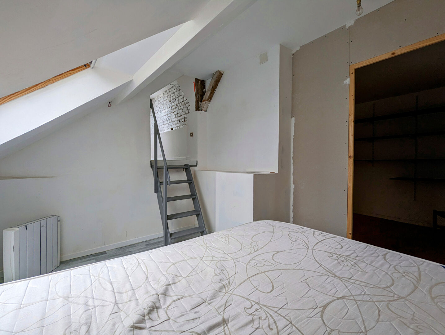 MAISON 4 CHAMBRES avec DEPENDANCES ET JARDIN