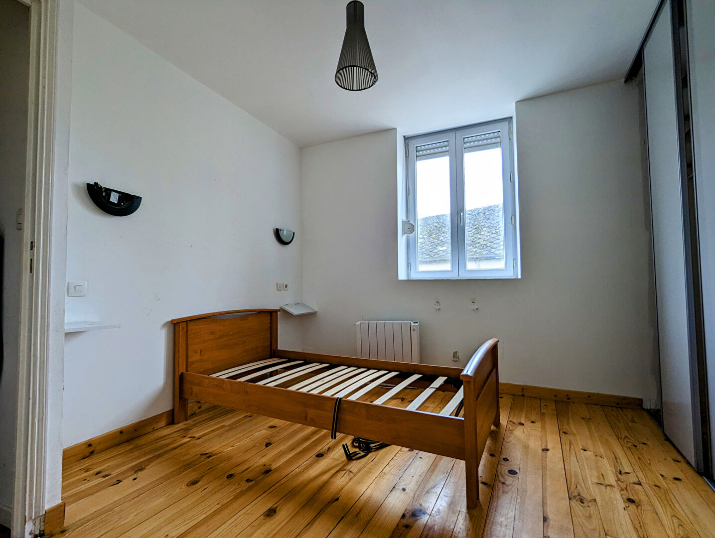 MAISON 4 CHAMBRES avec DEPENDANCES ET JARDIN