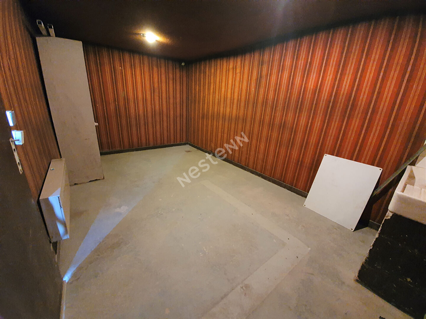 BATIMENT A USAGE D'ENTREPOT  OU  ACTIVITE ARTISANALE DE   320 M²