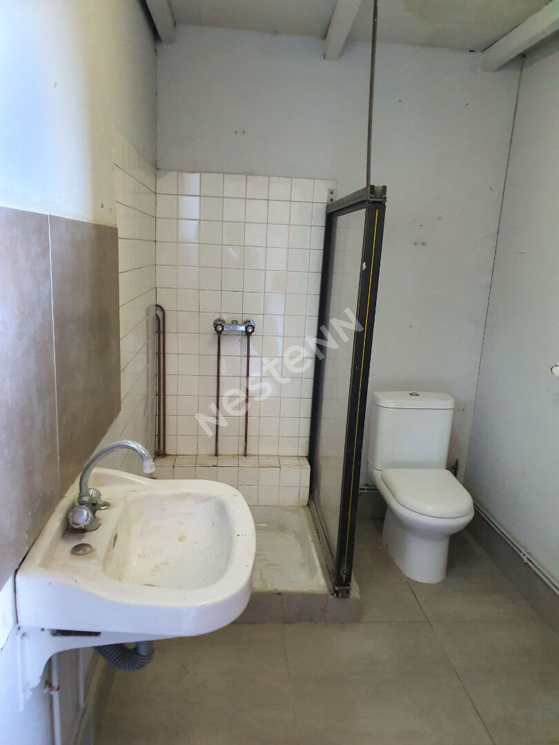 BATIMENT A USAGE D'ENTREPOT  OU  ACTIVITE ARTISANALE DE   320 M²