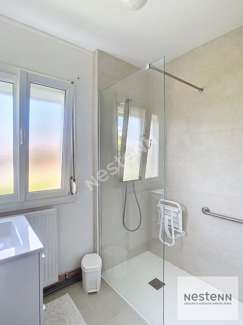 Pavillon de plain pied SAINT-GOBAIN / 82m² / 2 chambres / travaux récents / terrain clos de 600m² / garage / dépendances