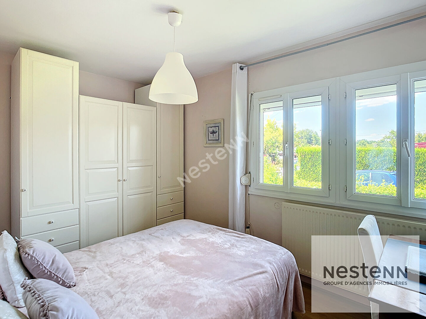 Pavillon de plain pied SAINT-GOBAIN / 82m² / 2 chambres / travaux récents / terrain clos de 600m² / garage / dépendances