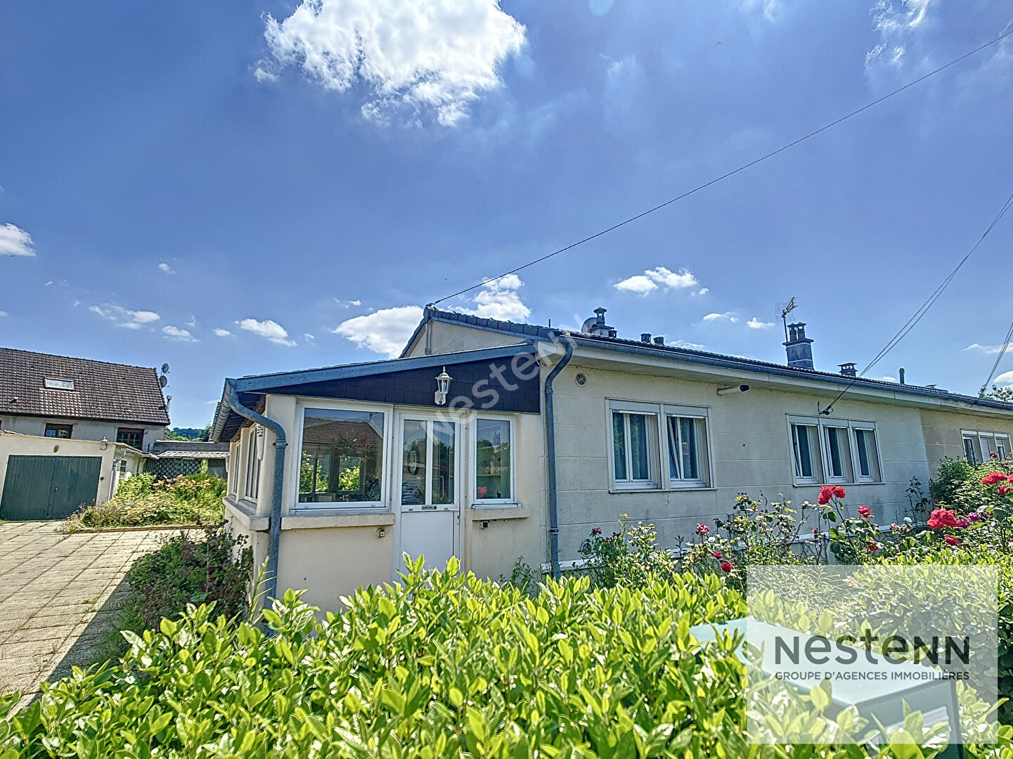 Pavillon de plain pied SAINT-GOBAIN / 82m² / 2 chambres / travaux récents / terrain clos de 600m² / garage / dépendances