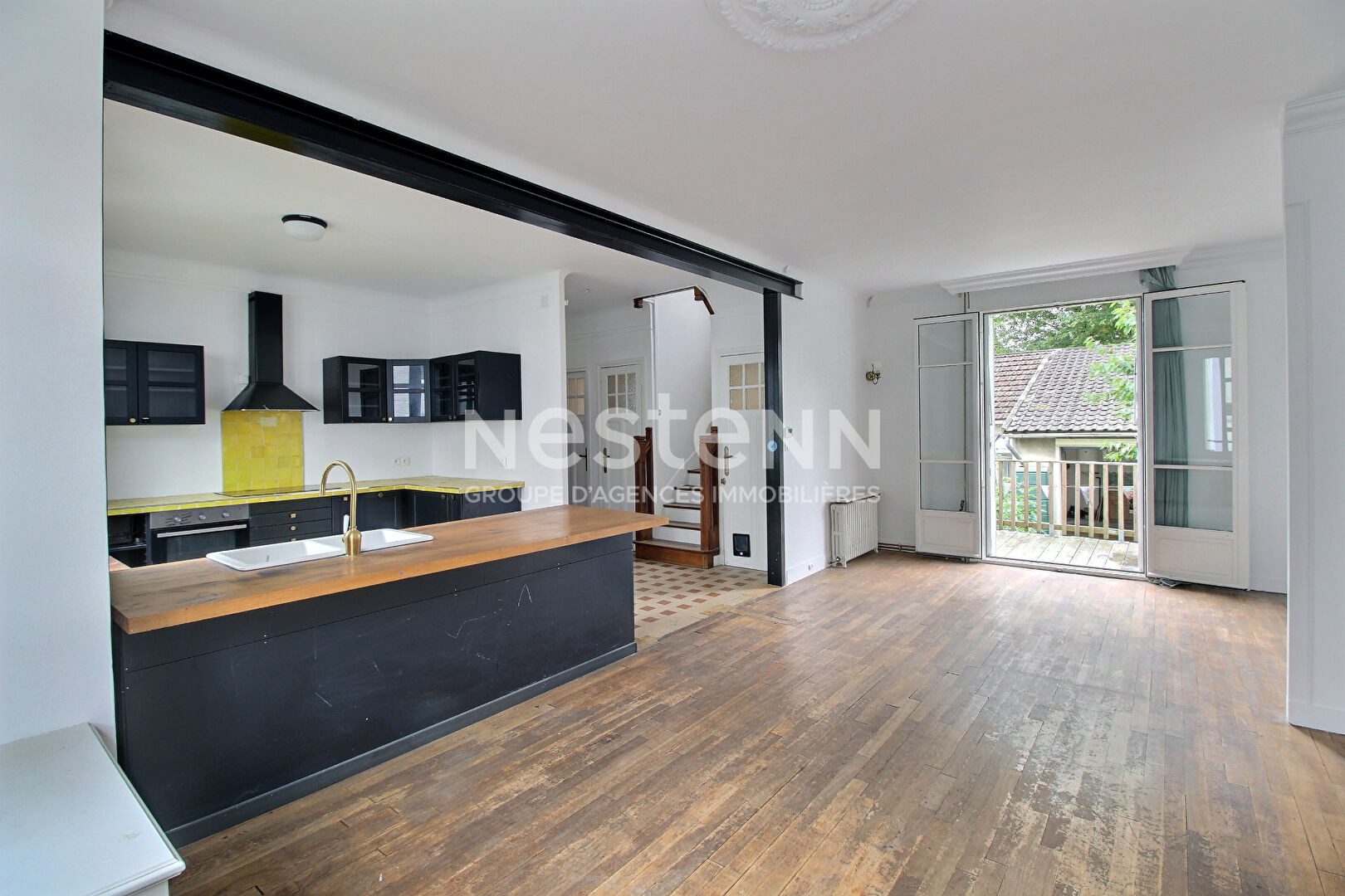 Maison avec jardin et garage - AVEC dépendances : maison 2 pièces et 2 espaces bureau