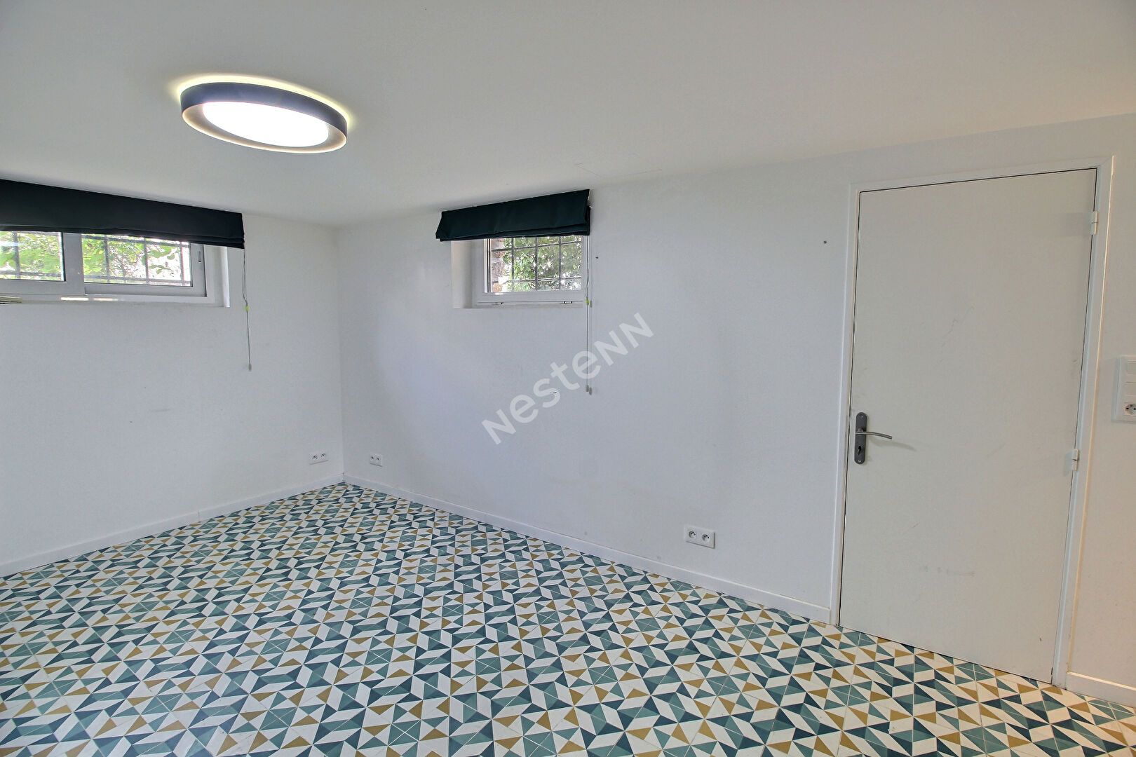 Maison avec jardin et garage - AVEC dépendances : maison 2 pièces et 2 espaces bureau