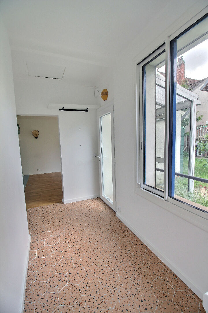Maison avec jardin et garage - AVEC dépendances : maison 2 pièces et 2 espaces bureau