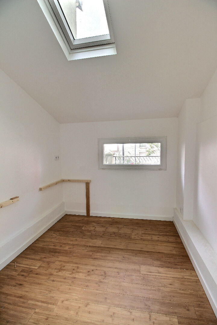Maison avec jardin et garage - AVEC dépendances : maison 2 pièces et 2 espaces bureau