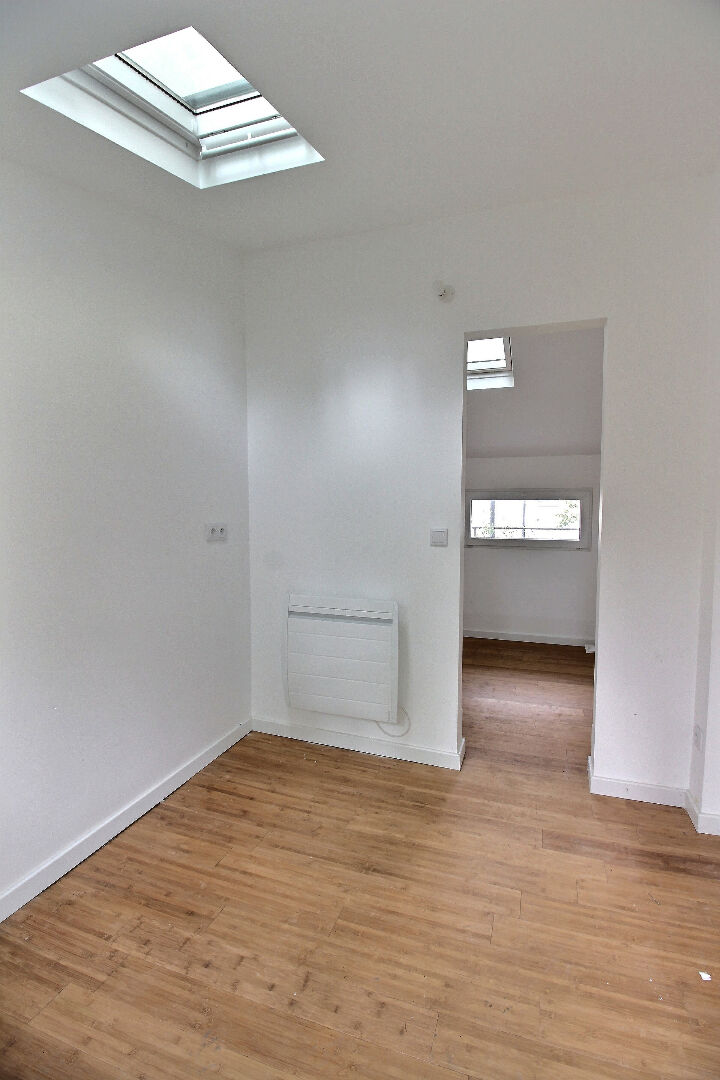 Maison avec jardin et garage - AVEC dépendances : maison 2 pièces et 2 espaces bureau