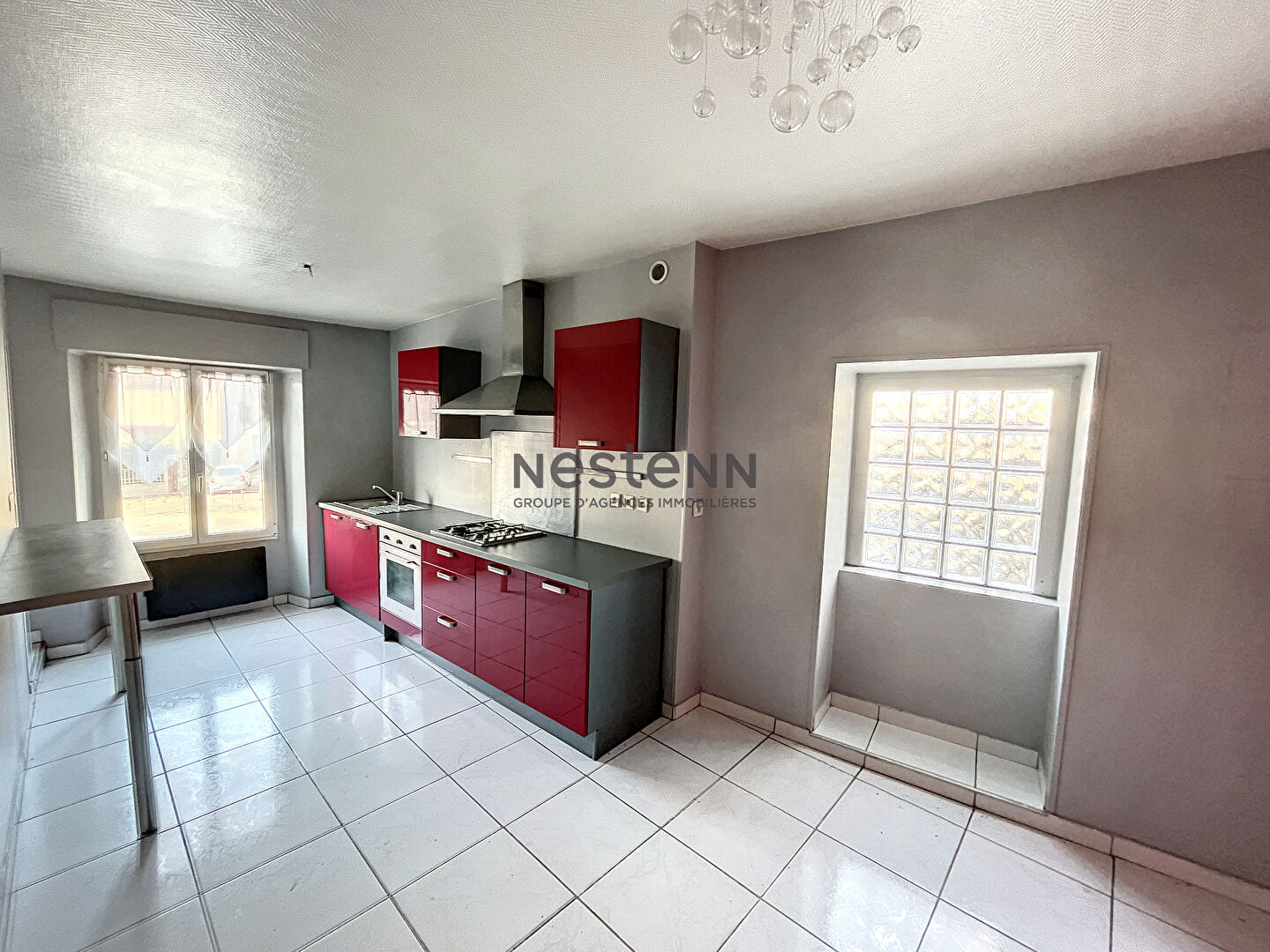 LINAS Maison de ville composée de 3 appartements-Cour-Atelier-Remises - 168 m² -