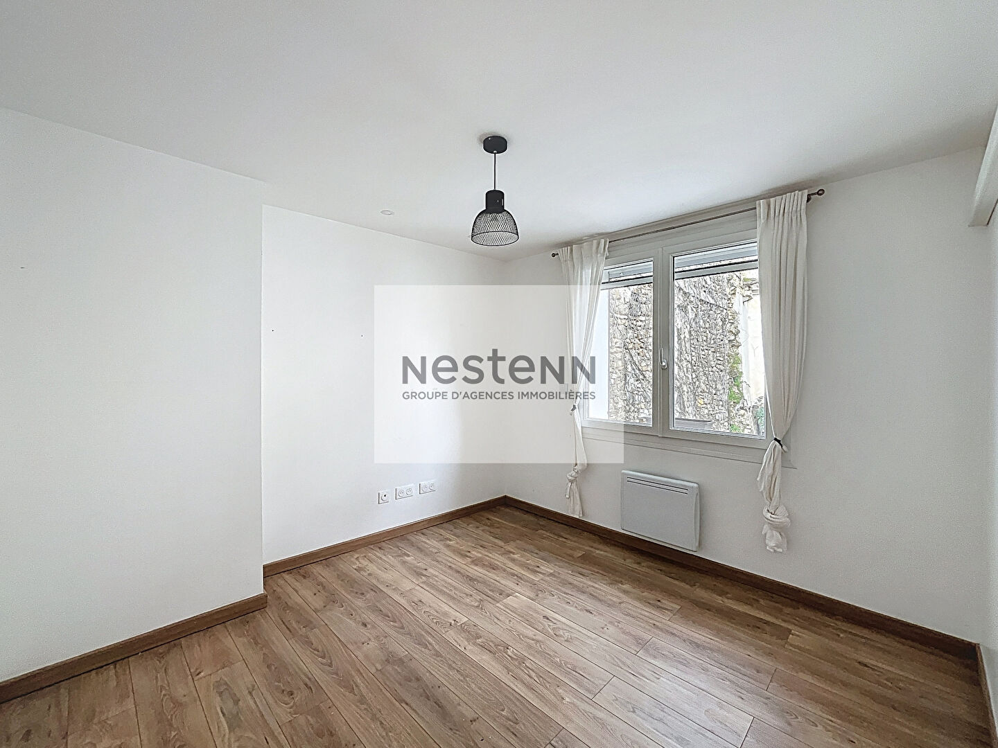 LEUVILLE SUR ORGE  À VENDRE  -  Maison rénovée 4 pièces - 76m²  -  2 chambres + terrasse + jardin + garage ? Proche écoles, commerces et axes routiers (N20/N104)