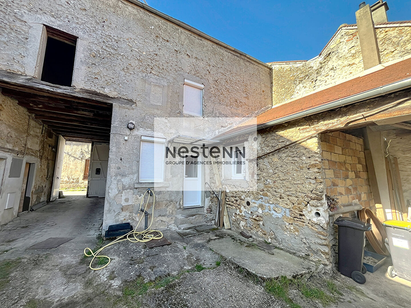 À Vendre, sur la commune de Leuville sur Orge, appartement duplex 4 pièces, 2 chambres.