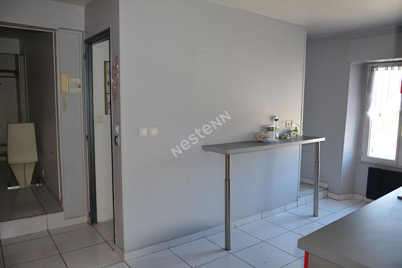 LINAS Maison de ville composée de 3 appartements-Cour-Atelier-Remises - 168 m² -